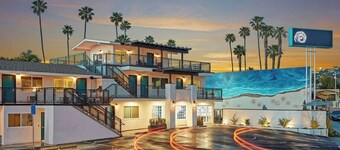 Beachfront La Jolla Retreat | 1 Unit | Steps to Shore