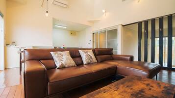 Villa, 4 Bedrooms, Non Smoking, Sea View | Living area