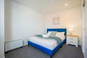 1 habitación, tabla de planchar con plancha, wifi gratis y ropa de cama 