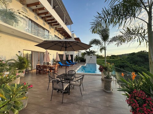 Casa Puesta Del Sol - Large Infinity Pool with Spectacular Views of the Bay