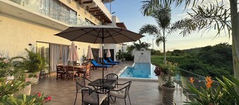 Casa Puesta Del Sol - Large Infinity Pool with Spectacular Views of the Bay