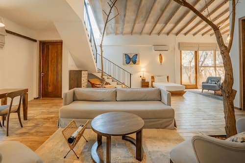 Executive Villa with Rooftop Jacuzzi and Pool