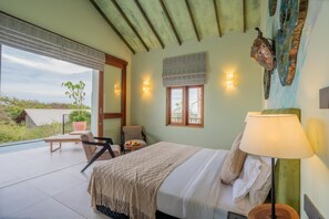 Superior Sea View Villa with Pool | Free minibar items, in-room safe, laptop workspace, soundproofing