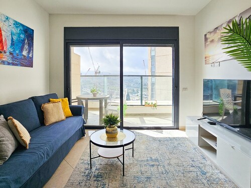 MAMAD Family Friendly New Condo by FeelHome