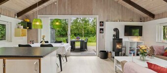 Holiday home with green oasis near the fjord