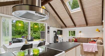 Holiday home with green oasis near the fjord