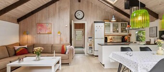 Holiday home with green oasis near the fjord