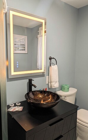 Casa familiar | Baño | Ducha, secador de pelo, toallas y jabón