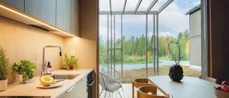 Geladeira, micro-ondas, fogão, cooktop