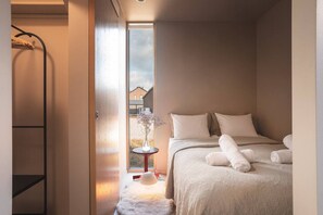 3 habitaciones, tabla de planchar con plancha, wifi y ropa de cama 