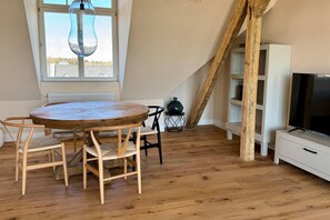 Dining - EngelHaus*Dreamlike attic apartment for 2, near main station (Fürth)