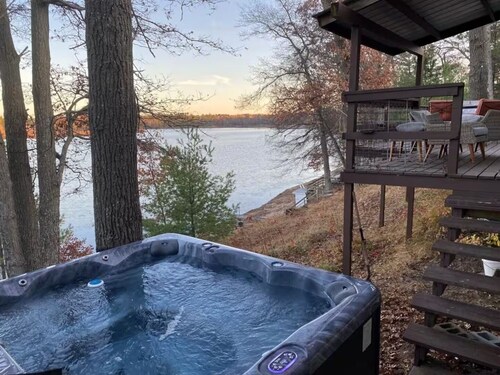 Rustic Lake Nokomis Cabin with Hot Tub, Trails, and Family Fun for 10!