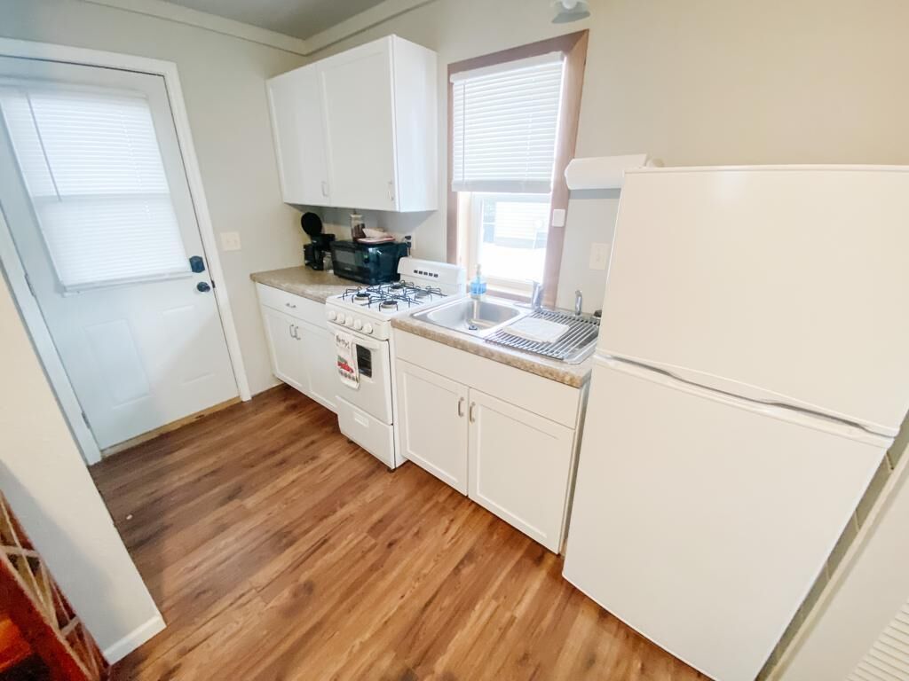 Frigorifero, microonde, forno, piano cottura