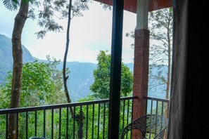 Valley View Cottage | Balcony view
