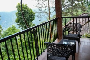 Valley View Cottage With AC | Balcony view