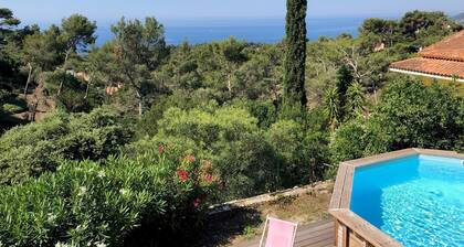 Villa vue mer, 4 chambres, climatisation, piscine à 5 min des plages (Almanarre)