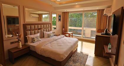 FlxHo Horizon ONE - Luxury Hotel & Residences Golf Course Road, 2 Min from 42-43 Metro Station