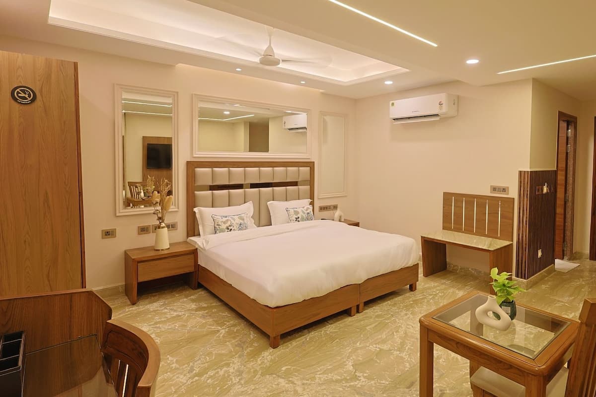 Desk, laptop workspace, free WiFi, bed sheets