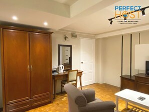 고급 침구, 오리/거위털 이불, 셀렉트 컴포트 침대, 책상