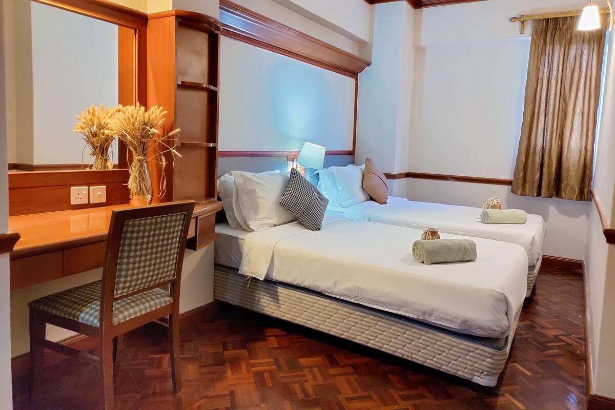 Penthouse có thiết kế đặc trưng, 5 phòng ngủ | Bộ đồ giường cao cấp, chăn bông, nệm Select Comfort, bàn 