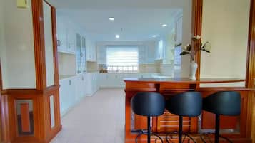 Signature Penthouse, 5 Bedrooms | Private kitchen | Fridge