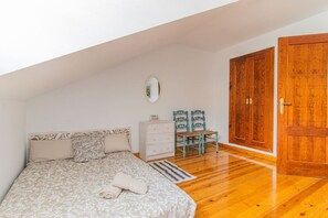 5 dormitorios, escritorio, tabla de planchar con plancha y wifi