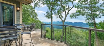 Long-range VIEWS at 4700' -Hot Tub, Fire Pit, Game Room, Wet Bar, and Grill!