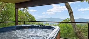 Long-range VIEWS at 4700' -Hot Tub, Fire Pit, Game Room, Wet Bar, and Grill!