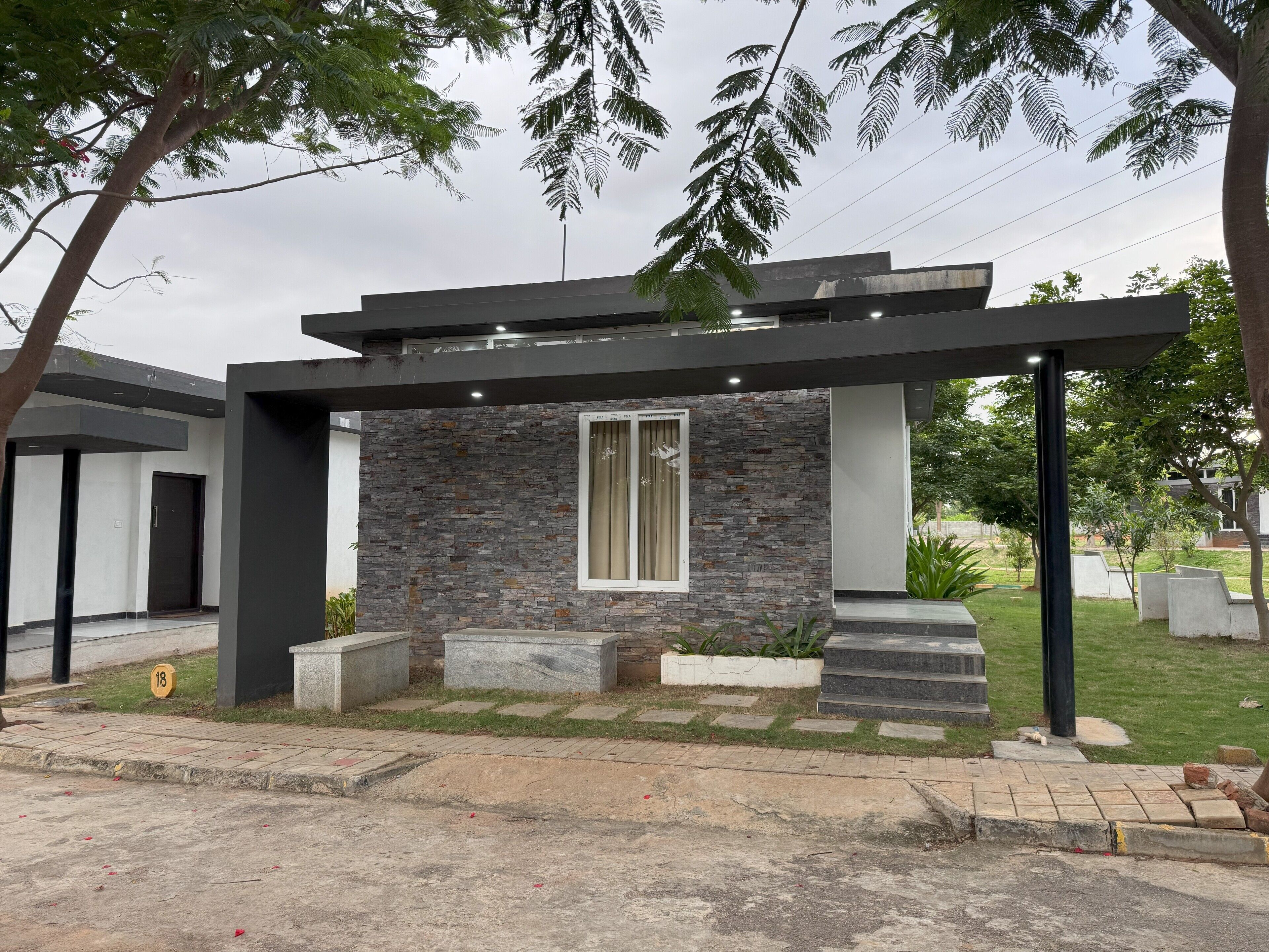 المنشأة من الخارج