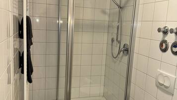 Handtücher, Seife, Toilettenpapier