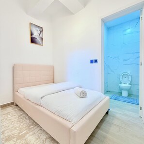 3 bedrooms, iron/ironing board, WiFi, bed sheets - Luxury 3BR Apartment at Riverside Square, Riverside Drive (Nairobi)