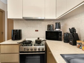 Fridge, microwave, oven, stovetop