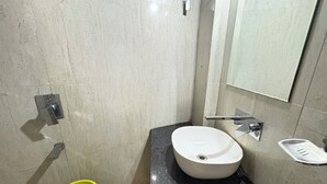 Superior Room | Bathroom | Shower, rainfall showerhead, towels, soap - Hotel Sacheti Yatri Niwas Ajmer  (Ajmer)