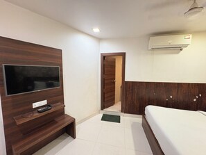 Free WiFi, bed sheets - Hotel Sacheti Yatri Niwas Ajmer  (Ajmer)