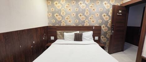 Free WiFi, bed sheets