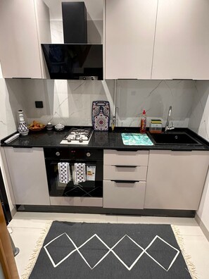 Microwave, paper towels - Comfort and Charm – Tunisian Style (Tunis)