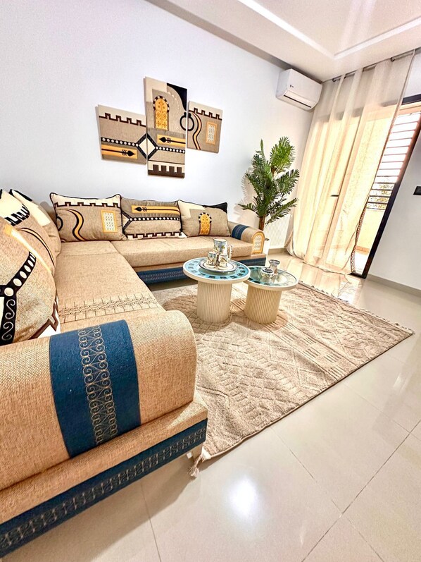 TV - Comfort and Charm – Tunisian Style (Tunis)