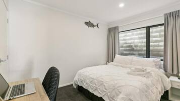 1 bedroom, iron/ironing board, internet, bed sheets