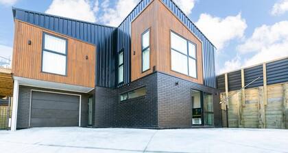 Modern 1BR Flat, Private Entry, Full Kitchen-30 minutes' drive to Wellington CBD