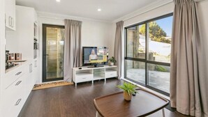 Interior - Modern 1BR Flat, Private Entry, Full Kitchen-30 minutes' drive to Wellington CBD (Upper Hutt)