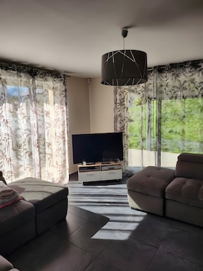 Télévision, chaîne hi-fi