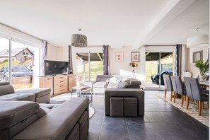 Fernseher, Stereoanlage