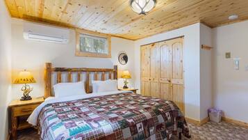 2 bedrooms, desk, iron/ironing board, WiFi