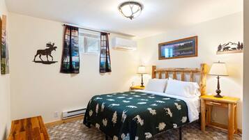 2 bedrooms, desk, iron/ironing board, WiFi