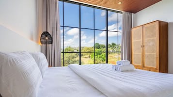 Classic Villa, 2 Bedrooms, Private Pool | Free WiFi, bed sheets