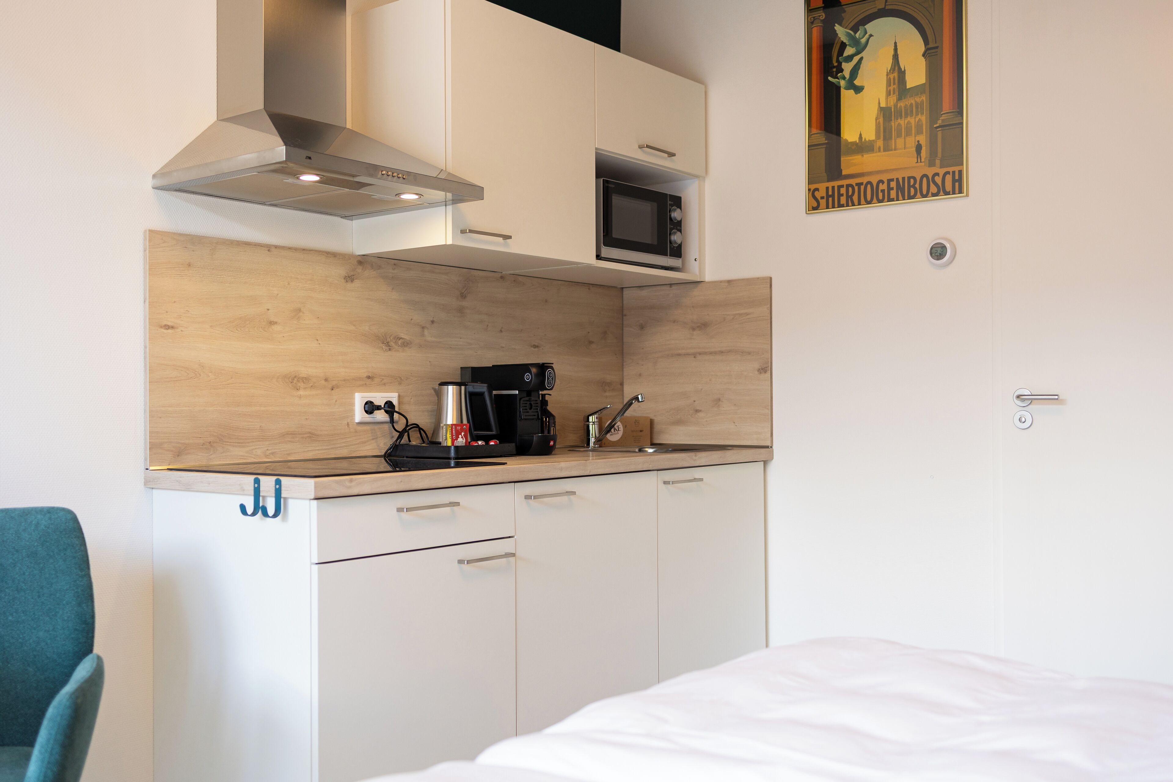 Standaard studio | Een kluis op de kamer, verduisterende gordijnen