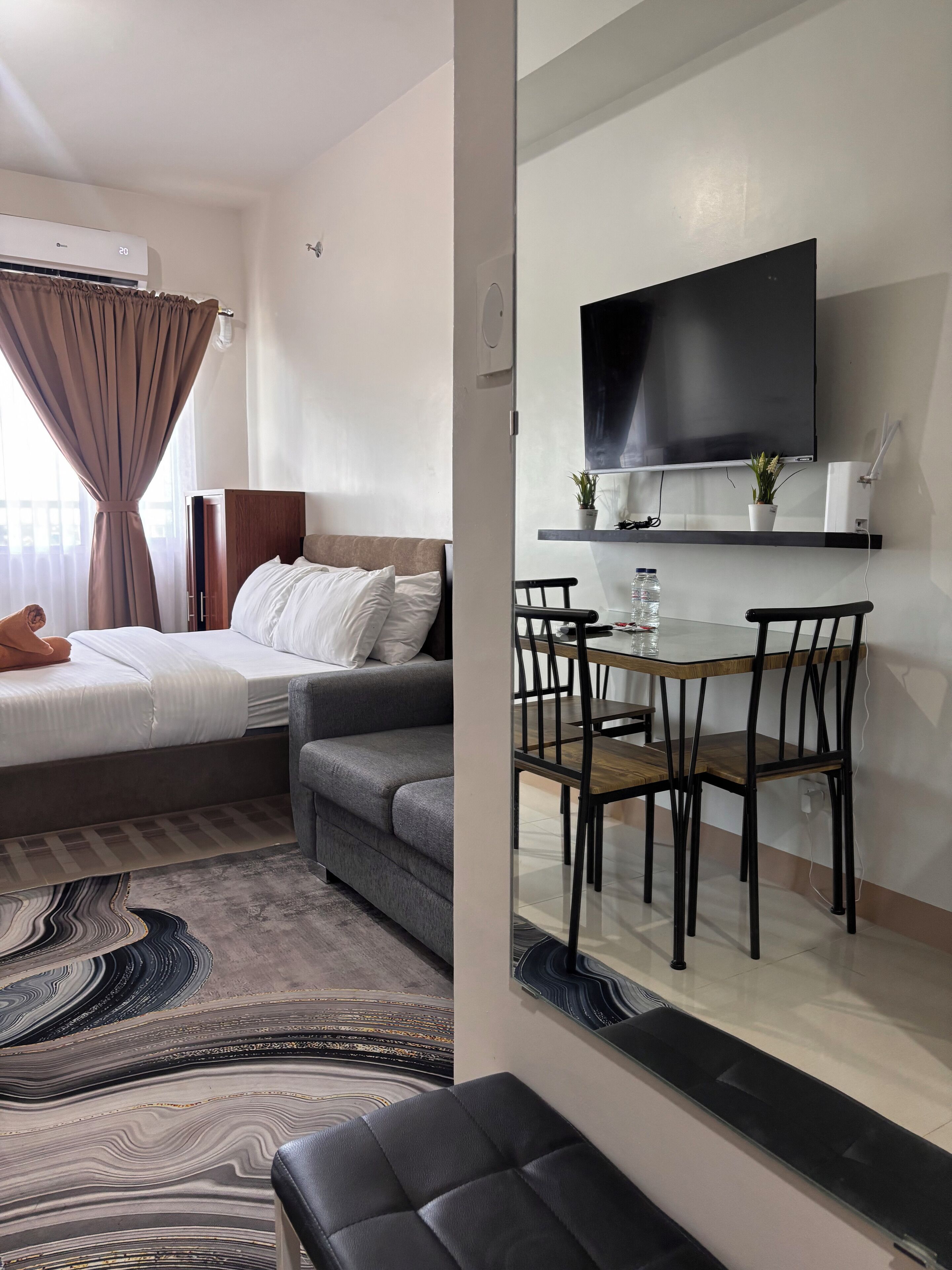 1 bedroom, iron/ironing board, internet, bed sheets