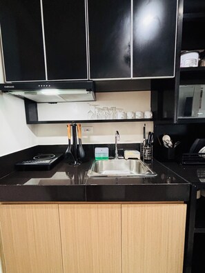 雪櫃、微波爐、爐具