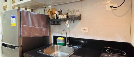 Fridge, microwave, stovetop