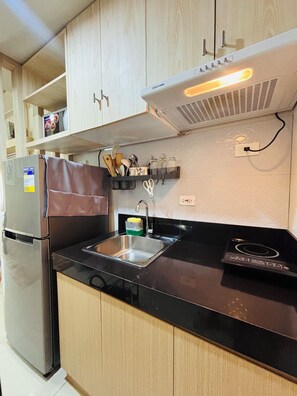 Fridge, microwave, stovetop